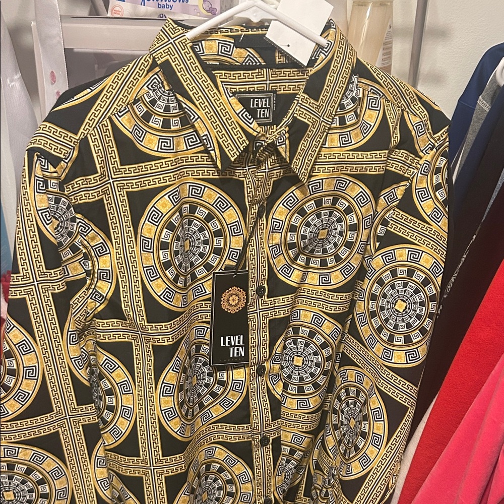 Level Ten Men's Black and Gold Patterned Shirt